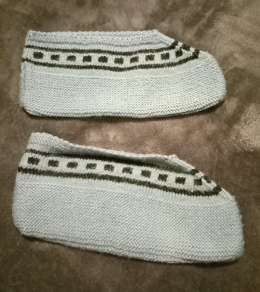 Harmaan kalevala aiheiset villasukat_2