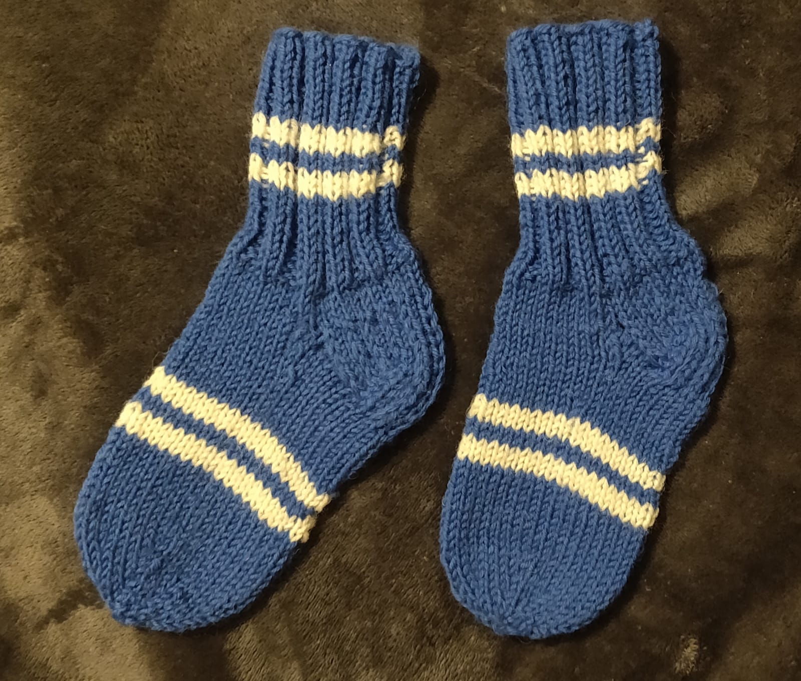 suomalaiset käsintehdyt siniset villasukat lapsille