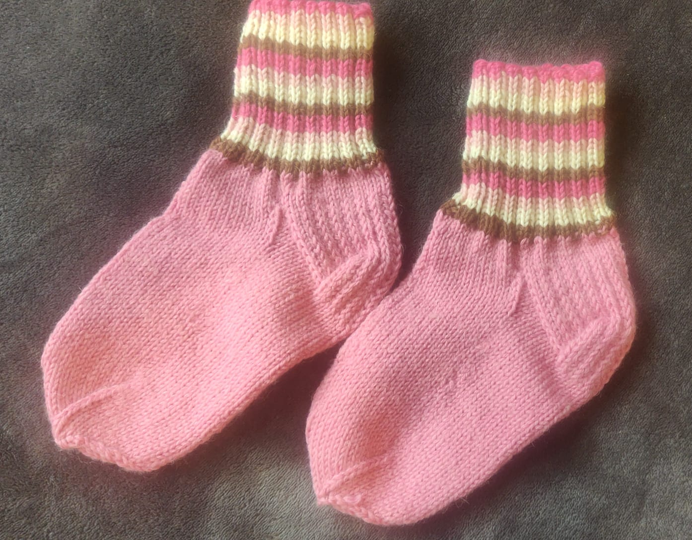 Vaalenpunaiset villasukat