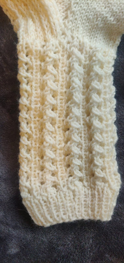 Valkoiset pitkävartiset villasukat