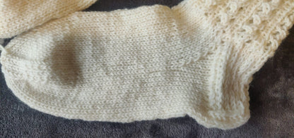 Valkoiset pitkävartiset villasukat