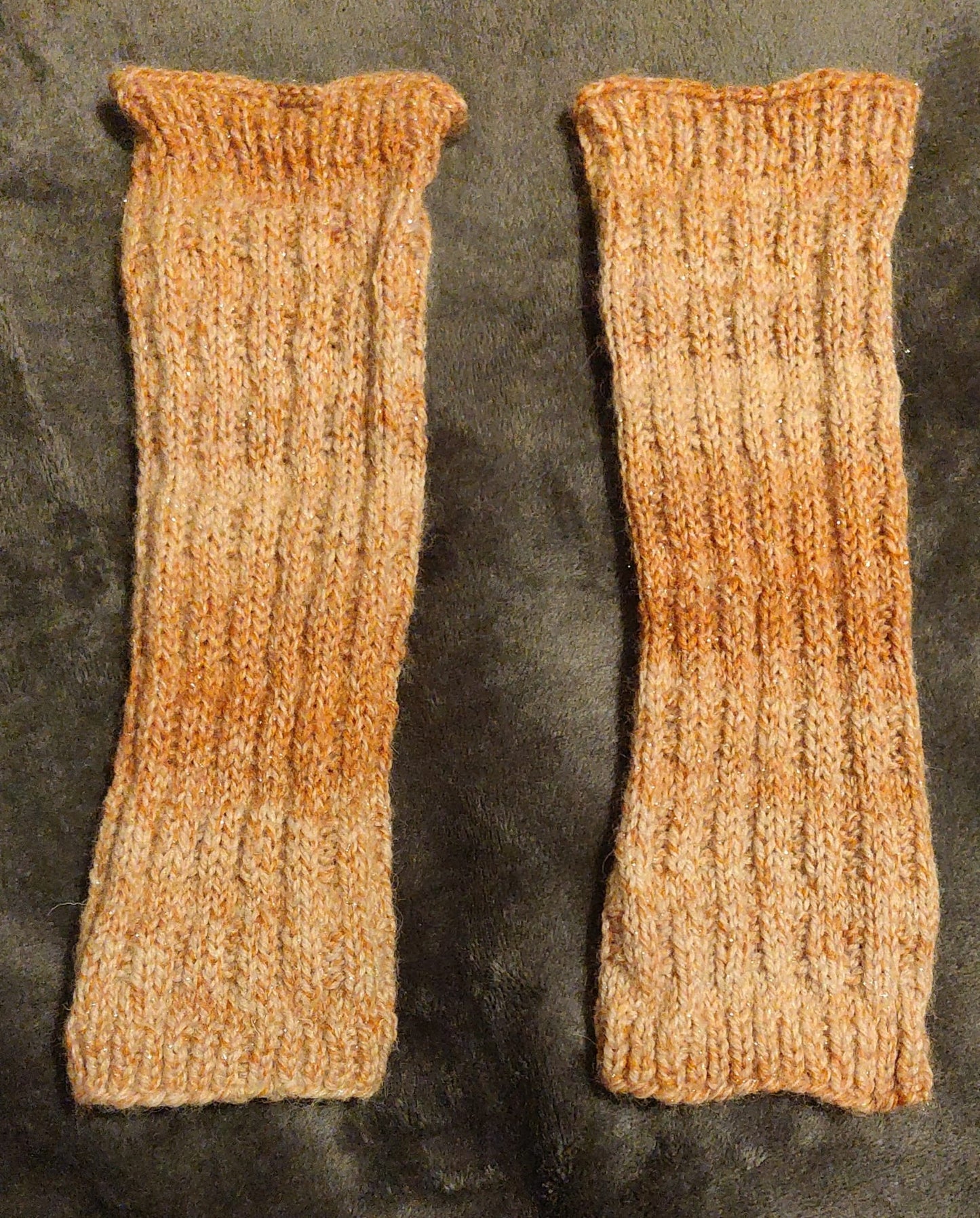 Vaaleanruskeat säärystimet